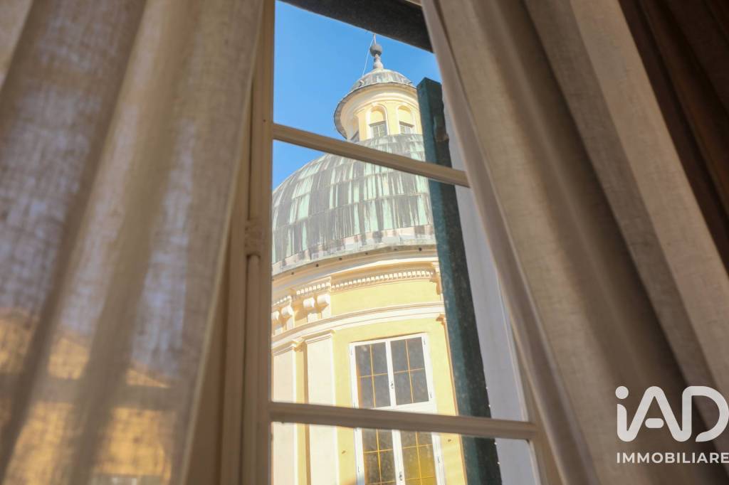 appartamento in vendita a Genova in zona Sottoripa / Maddalena / Molo