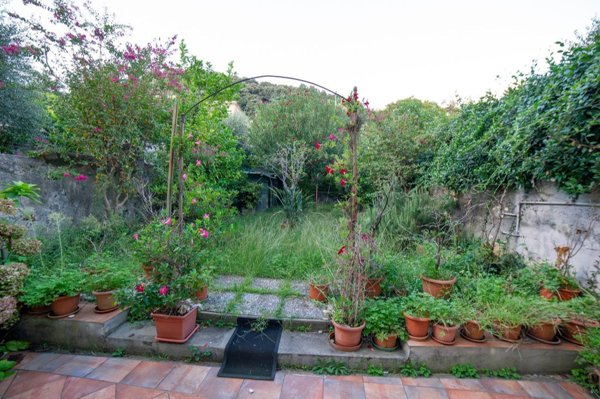 appartamento in vendita a Genova in zona Voltri