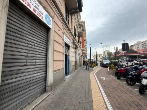 negozio in vendita a Genova in zona Cornigliano