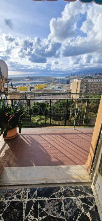 appartamento in vendita a Genova in zona Sestri Ponente