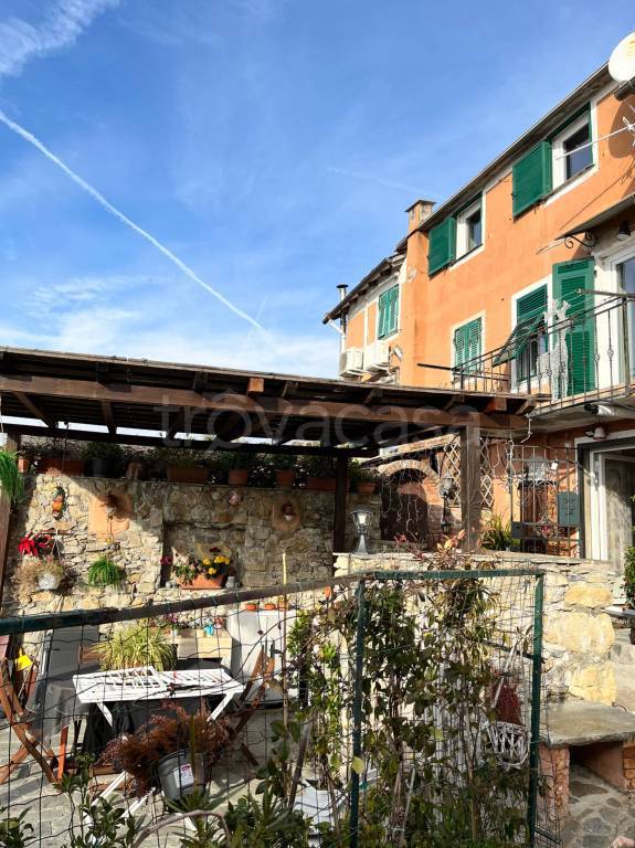 casa indipendente in vendita a Genova in zona Apparizione