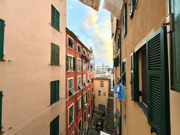 appartamento in vendita a Genova in zona Sottoripa / Maddalena / Molo