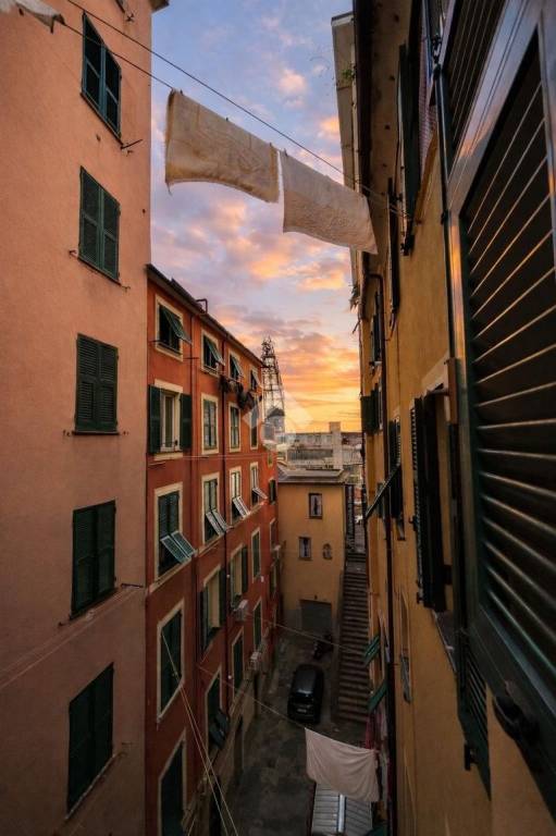 appartamento in vendita a Genova in zona Sottoripa / Maddalena / Molo