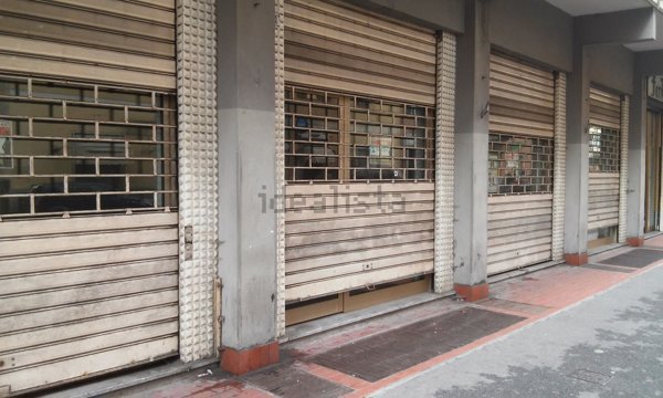 locale commerciale in vendita a Genova