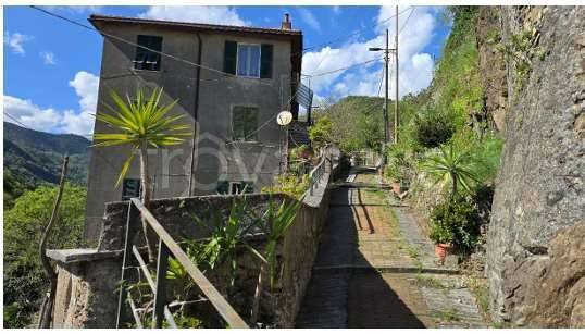 appartamento in vendita a Genova in zona Sestri Ponente