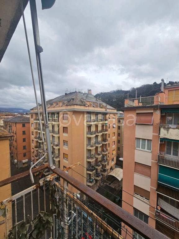 appartamento in vendita a Genova in zona Bolzaneto