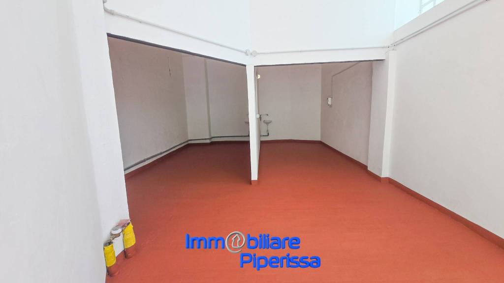 locale commerciale in vendita a Genova in zona San Teodoro