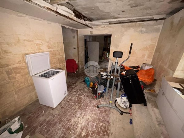 locale di sgombero in vendita a Genova in zona Cornigliano