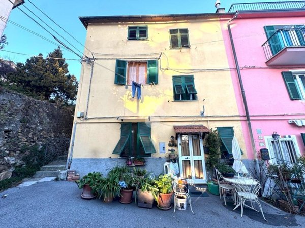 appartamento in vendita a Genova in zona Trasta