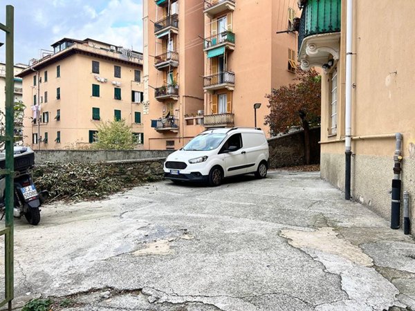 negozio in vendita a Genova in zona San Fruttuoso