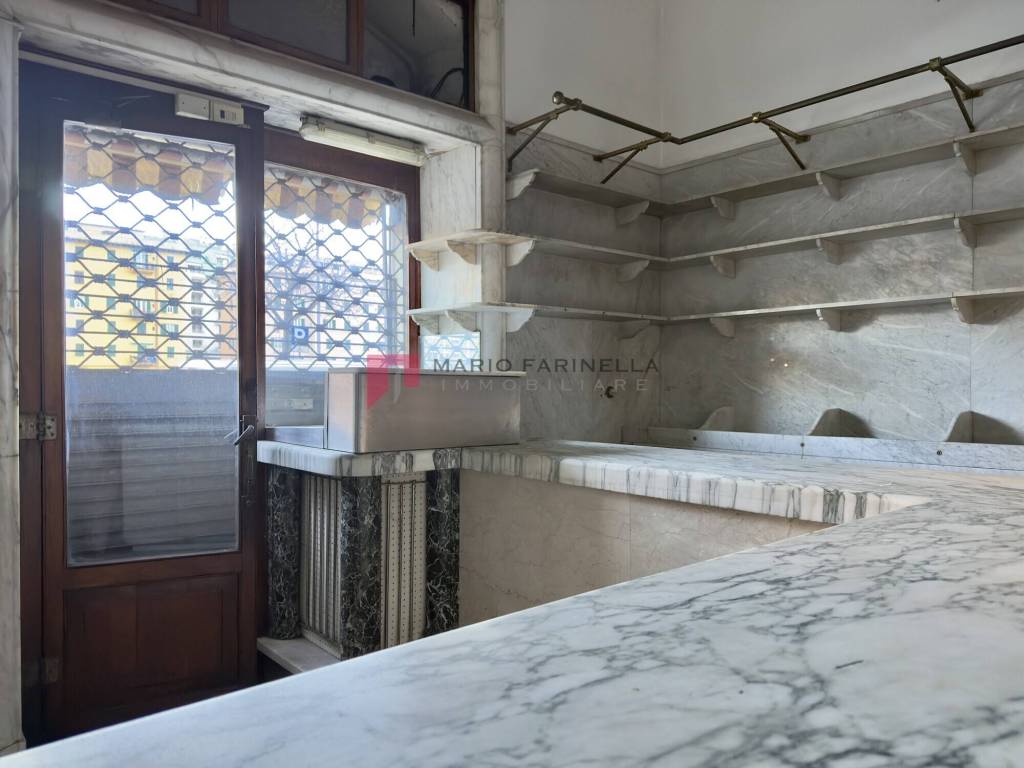 negozio in vendita a Genova in zona Quezzi