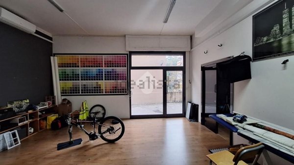 negozio in vendita a Genova in zona Lagaccio / Granarolo