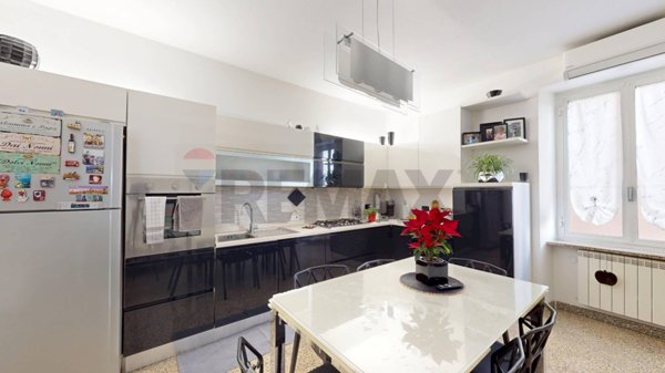 appartamento in vendita a Genova in zona Sestri Ponente