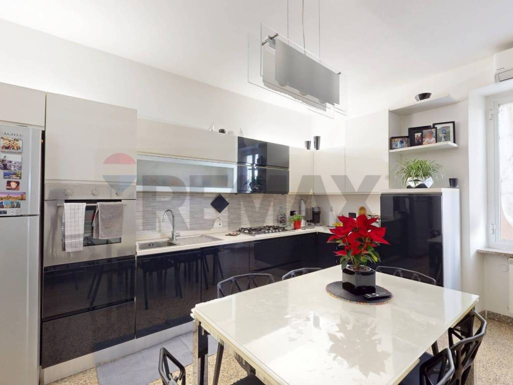 appartamento in vendita a Genova in zona Sestri Ponente