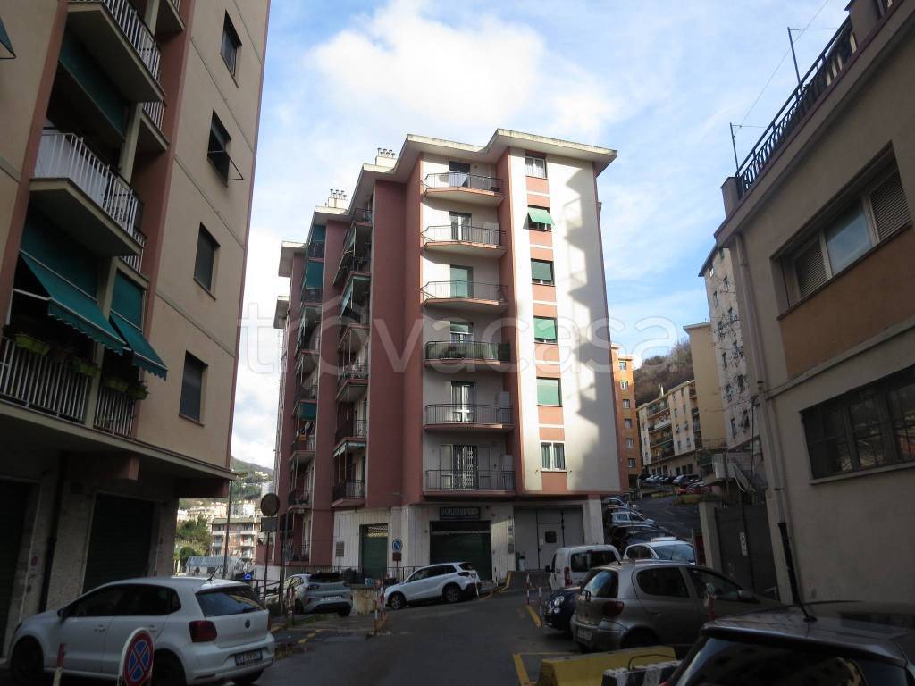 appartamento in vendita a Genova in zona Marassi