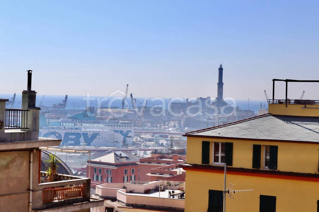 appartamento in vendita a Genova in zona Sottoripa / Maddalena / Molo
