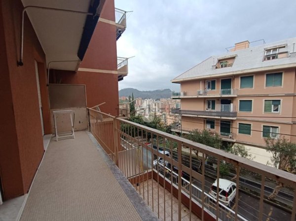 appartamento in vendita a Genova in zona Sestri Ponente