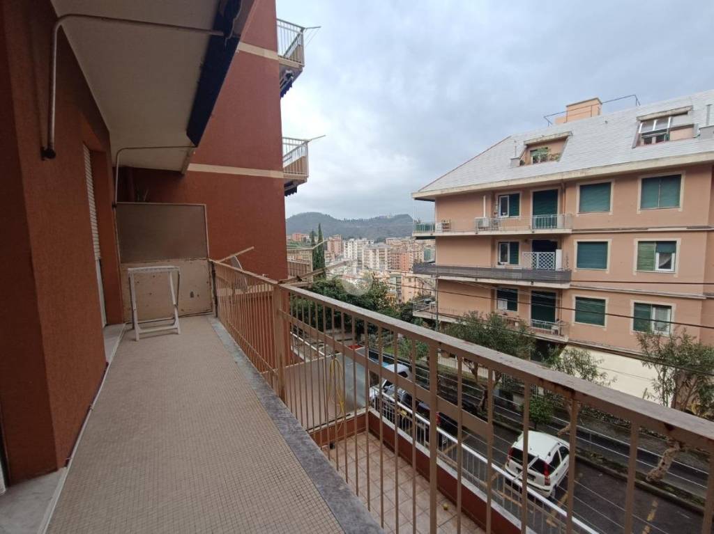 appartamento in vendita a Genova in zona Sestri Ponente