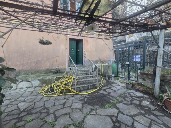 casa indipendente in vendita a Genova in zona Sestri Ponente