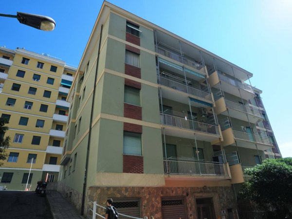 appartamento in vendita a Genova in zona Rivarolo