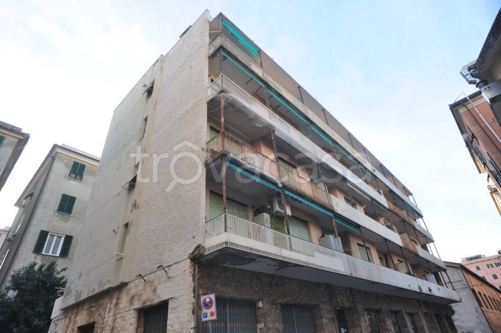 appartamento in vendita a Genova in zona Sestri Ponente