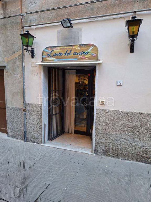 negozio in vendita a Genova in zona Sestri Ponente
