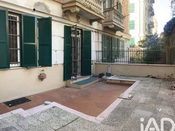appartamento in vendita a Genova in zona Sestri Ponente