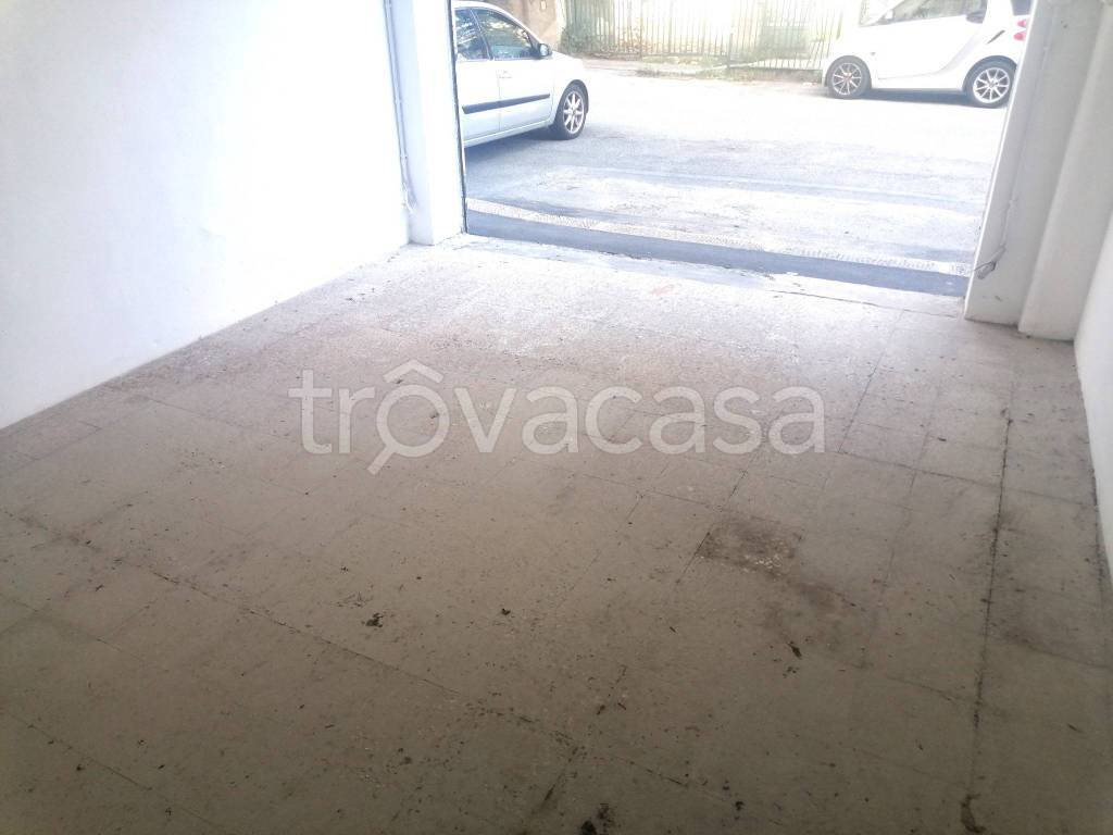 locale di sgombero in vendita a Genova in zona Staglieno