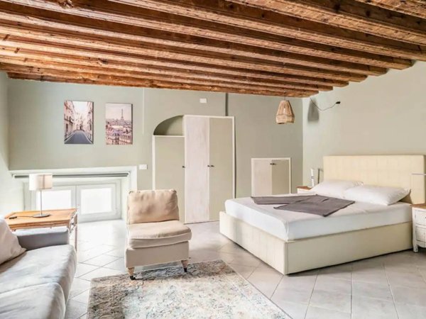 appartamento in vendita a Genova in zona Sottoripa / Maddalena / Molo