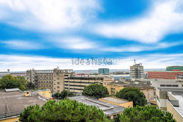 appartamento in vendita a Genova in zona Sestri Ponente