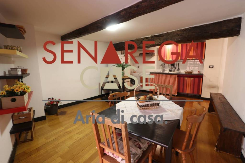 appartamento in vendita a Genova in zona Sottoripa / Maddalena / Molo