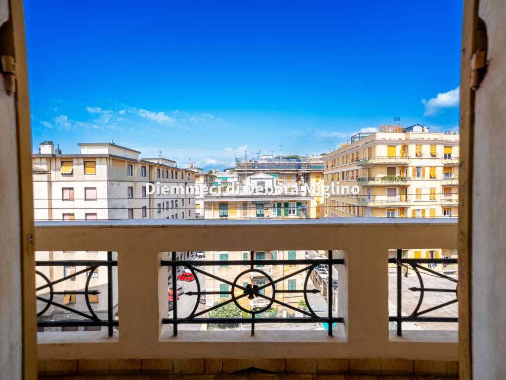 appartamento in vendita a Genova in zona Sestri Ponente