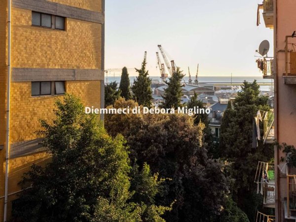 appartamento in vendita a Genova in zona Sestri Ponente