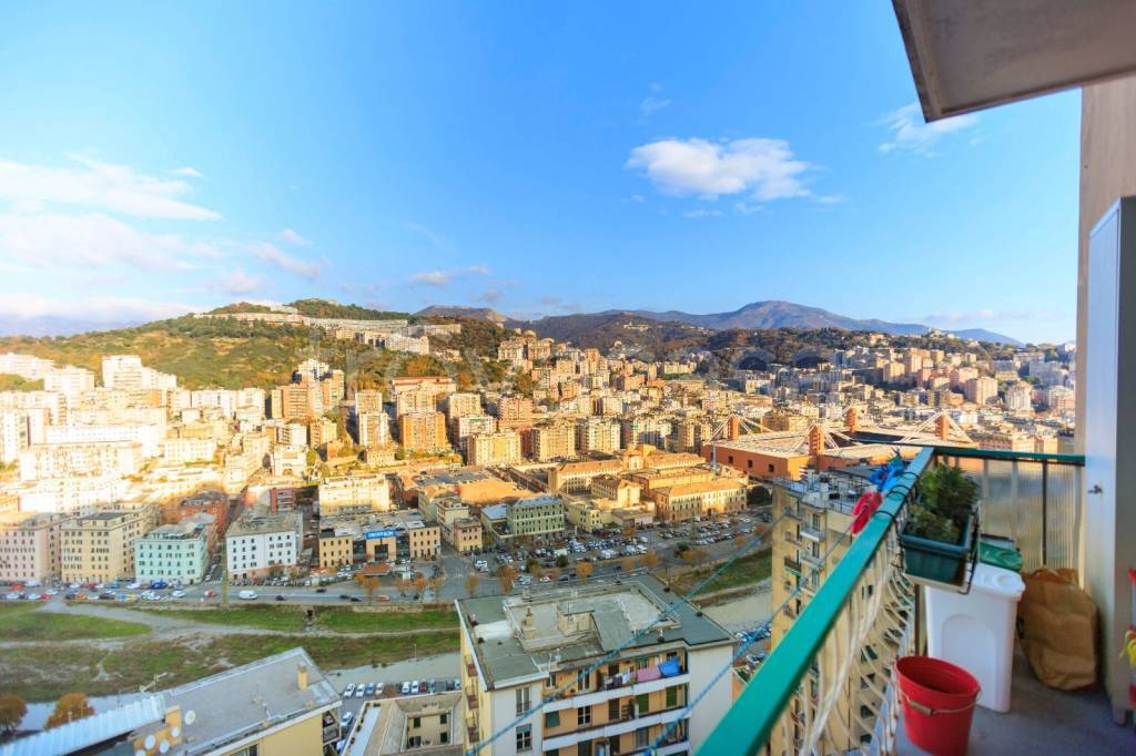 appartamento in vendita a Genova in zona Staglieno