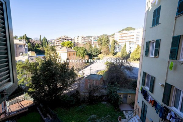 appartamento in vendita a Genova in zona Sestri Ponente