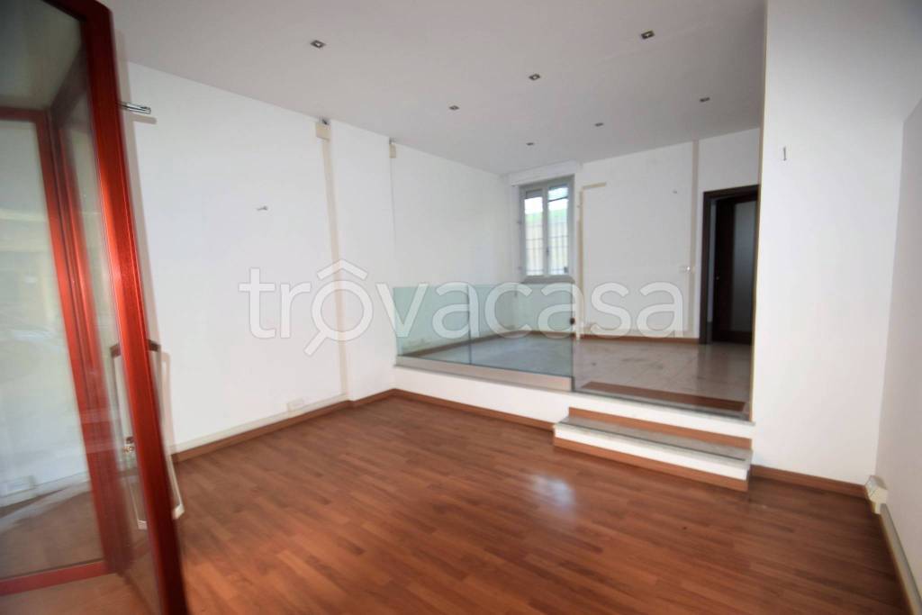 negozio in vendita a Genova in zona Voltri