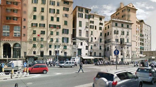 negozio in vendita a Genova in zona Sottoripa / Maddalena / Molo