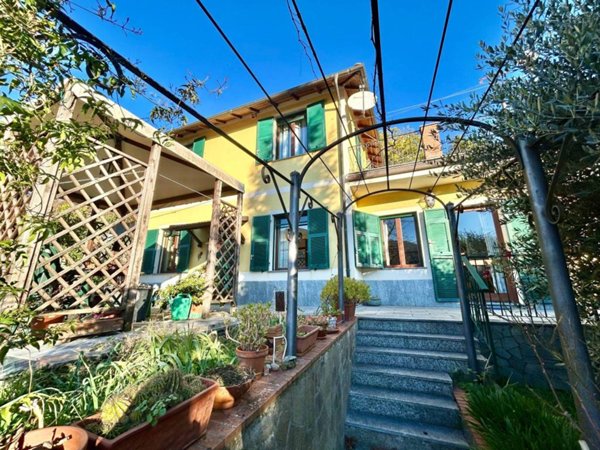 casa indipendente in vendita a Genova in zona Struppa