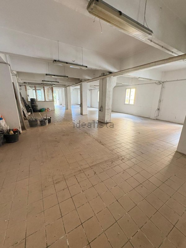 locale di sgombero in vendita a Genova in zona San Fruttuoso