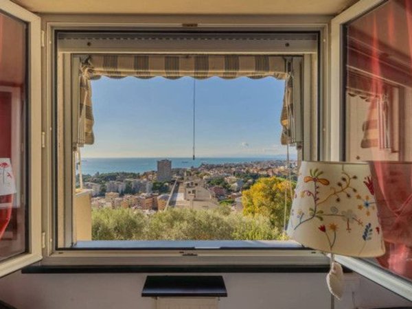 appartamento in vendita a Genova in zona Quarto dei Mille