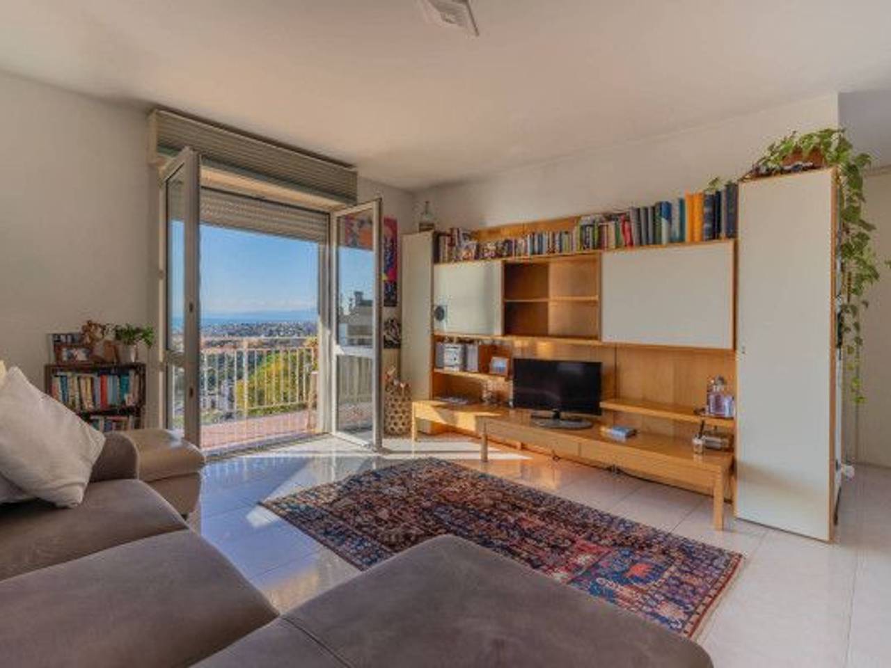 appartamento in vendita a Genova in zona Quarto dei Mille