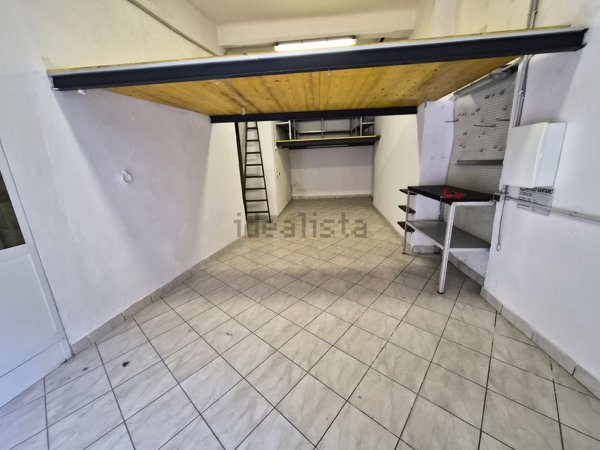 ufficio in vendita a Genova in zona Marassi