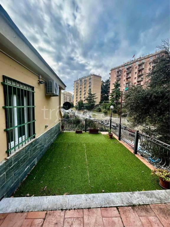 appartamento in vendita a Genova in zona Staglieno