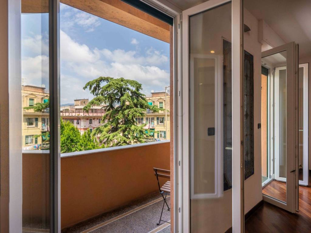 appartamento in vendita a Genova in zona Sturla