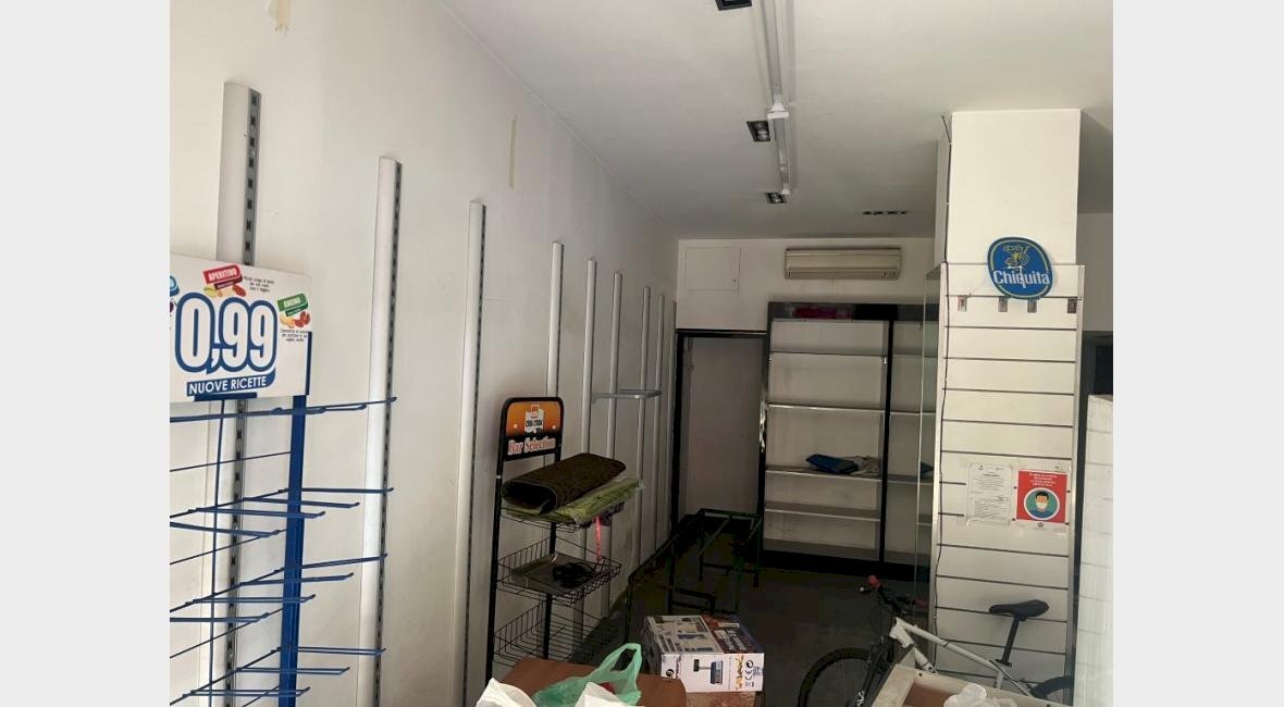 locale commerciale in vendita a Genova