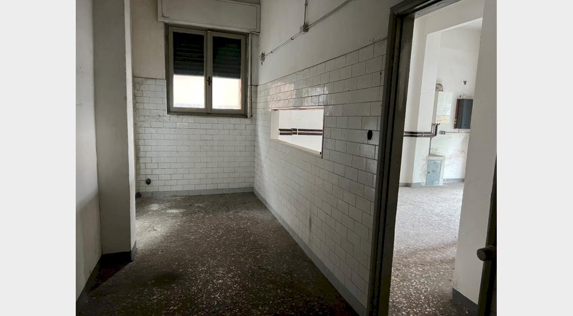 negozio in vendita a Genova in zona Sampierdarena