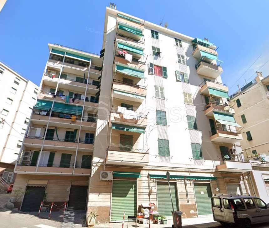 appartamento in vendita a Genova in zona Sestri Ponente