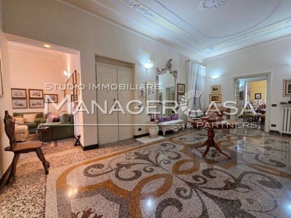 appartamento in vendita a Genova in zona Carignano