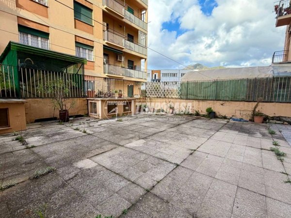 appartamento in vendita a Genova in zona Sestri Ponente