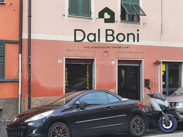 negozio in vendita a Genova in zona Rivarolo